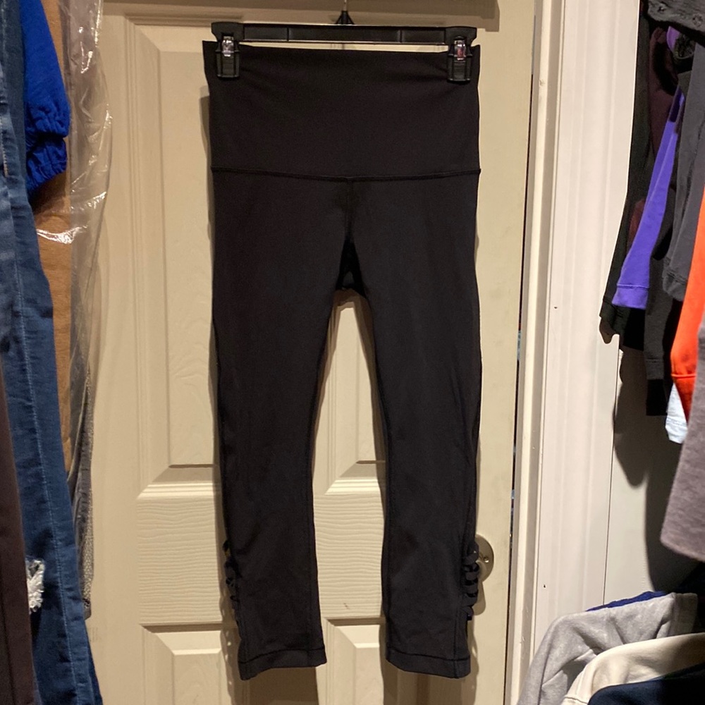 Lululemon size 6 high rise 25” excellent worn once